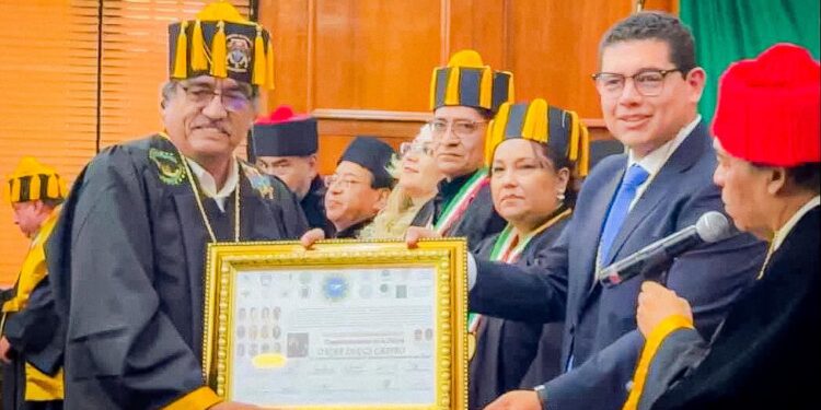 El alcalde Oscar Leggs Castro, fue invitado a recibir el galardón académico humanista Doctoratus Honorem Transformadores de la Patria