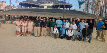 Se efectuó una exitosa jornada de limpieza en la playa con el mismo nombre de este centro de hospedaje, en Cabo San Lucas