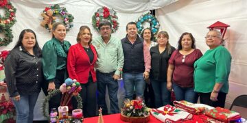 La tarde de este miércoles se llevó a cabo la inauguración del bazar navideño y el tradicional encendido del Árbol de Navidad en la plaza pública Teniente José Antonio Mijares