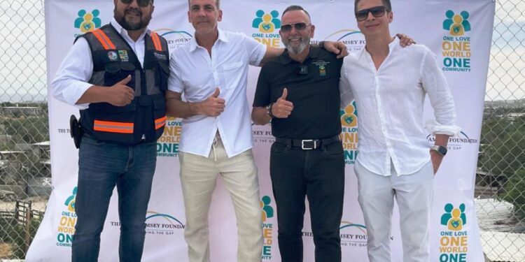 Llevaron a cabo un recorrido para verificar los avances del Centro Comunitario de la colonia Caribe Bajo