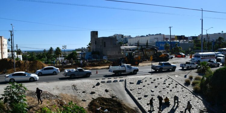 El equipo de Agua Potable de Los Cabos continúa trabajando a marchas forzadas para restablecer el servicio de agua potable para todos los sectores