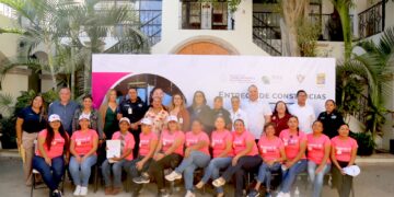 finalmente fueron entregadas constancias que avalan a 19 mujeres de la 1ra generación del Programa Mujeres al Volante