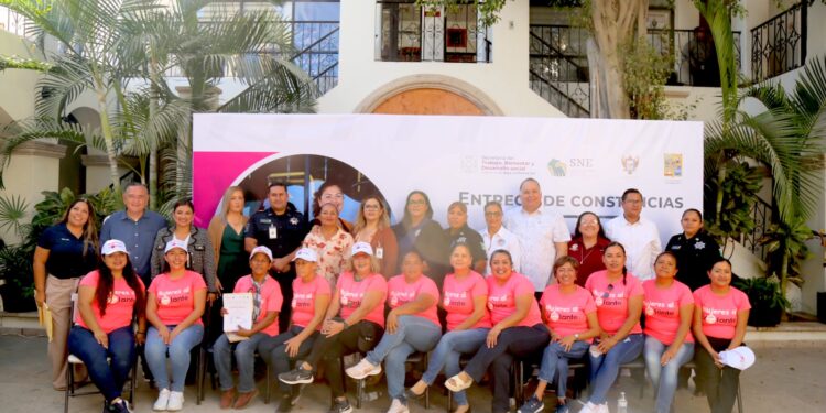 finalmente fueron entregadas constancias que avalan a 19 mujeres de la 1ra generación del Programa Mujeres al Volante