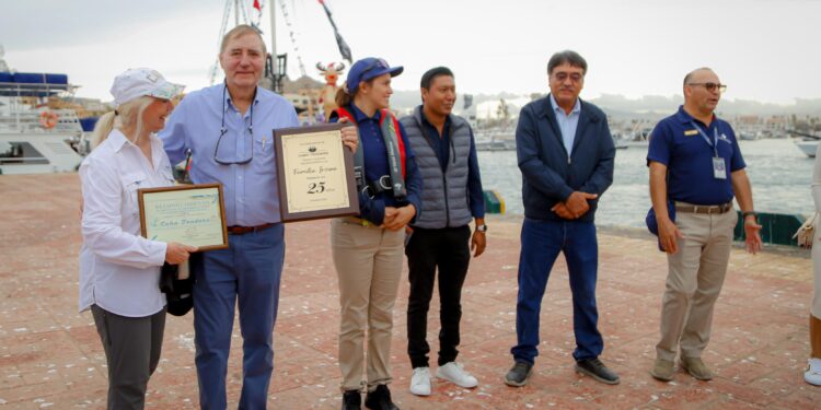 Oscar Leggs Castro, asistió al 25° aniversario de Cabo Tenders en las instalaciones de la Marina de Cabo San Lucas