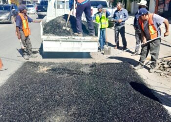 Se da seguimiento a los trabajos de bacheo para mejorar las vialidades de Cabo San Lucas