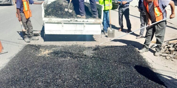 Se da seguimiento a los trabajos de bacheo para mejorar las vialidades de Cabo San Lucas