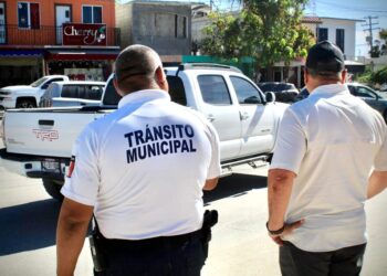 Autoridades delegacionales del H. XIV Ayuntamiento de Los Cabos realizaron un recorrido por las principales avenidas de la ciudad para ejecutar acciones que minimicen los congestionamientos y así ir mejorando la circulación en la zona