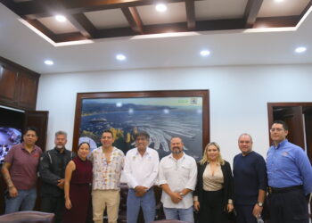 Oscar Leggs Castro, se reunió con una comitiva de la Cámara Nacional de la Industria de Restaurantes y Alimentos Condimentados (CANIRAC)