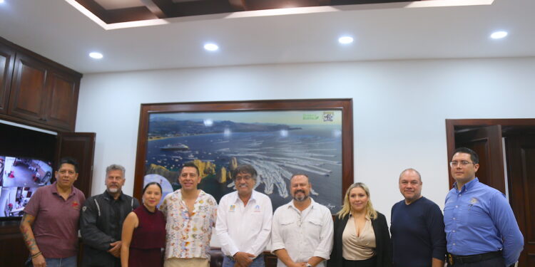 Oscar Leggs Castro, se reunió con una comitiva de la Cámara Nacional de la Industria de Restaurantes y Alimentos Condimentados (CANIRAC)