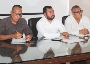 Gobierno de Los Cabos a través de integrantes de la Comisión Edilicia de Servicios Públicos, propició una mesa de trabajo con ambas partes para valorar de manera conjunta la dinámica y acciones a emprender en el tema