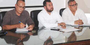 Gobierno de Los Cabos a través de integrantes de la Comisión Edilicia de Servicios Públicos, propició una mesa de trabajo con ambas partes para valorar de manera conjunta la dinámica y acciones a emprender en el tema