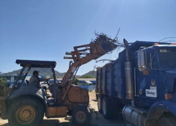 Intensifica las labores de limpieza en planteles educativos de este municipio