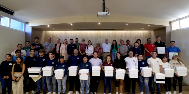 UABCS entrega 1 millón de semillas de ostión a productores de Comondú