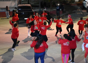 Efectuó una clase masiva de zumba donde la dinámica fue que cada participante realizó la donación de un juguete