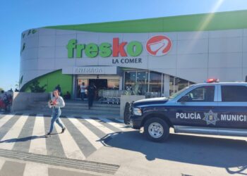 Realizan recorridos de vigilancia por los distintos centros comerciales del municipio de Los Cabos. 