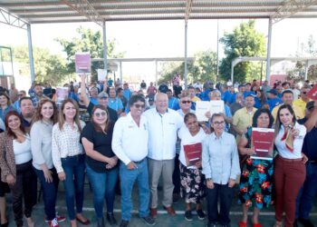 ENTREGA GOBERNADOR VCC, TÍTULOS DE PROPIEDAD Y CONCESIONES PARA TRANSPORTE PÚBLICO DE LC