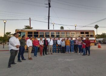 ENTREGA GOBERNADOR VCC CAMIÓN PARA ESTUDIANTES DE MIRAFLORES  