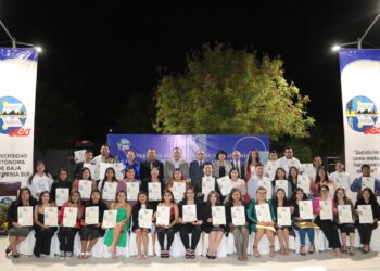 Entrega de títulos histórica en UABCS Los Cabos