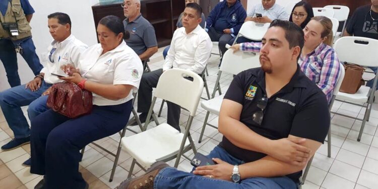 El director municipal de Asuntos Jurídicos, Legislativos y Reglamentarios José Guadalupe Higuera Espinoza, convocó a responsables de las diferentes dependencias para exponer las situaciones que aquejan a habitantes de dicho lugar