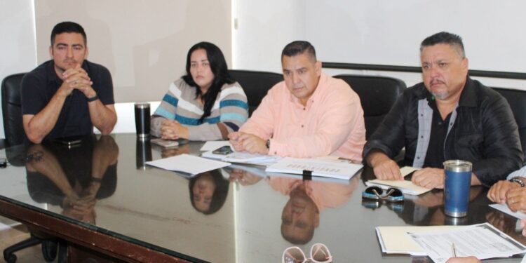 El próximo jueves 07 y viernes 08 de diciembre de 07:00 a 10:00 de la mañana, para efectuar labores de limpieza general que incluyen barrido manual