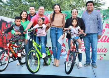 Celebran festival “Navidad en tu Colonia” en la 8 de Octubre
