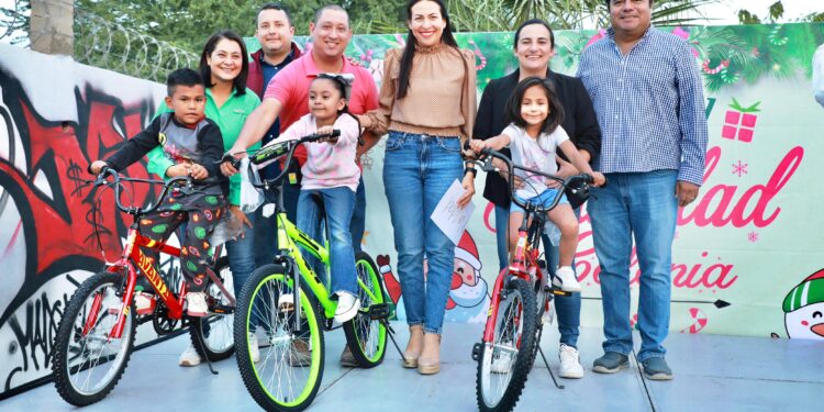 Celebran festival “Navidad en tu Colonia” en la 8 de Octubre