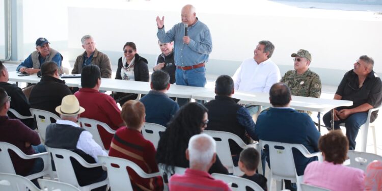 CUMPLE GOBERNADOR VCC A BAHÍA ASUNCIÓN: ENTREGA TECHUMBRE DE CANCHA PÚBLICA