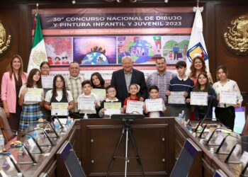 ENTREGA GOBERNADOR, PREMIOS A GANADORES DE CONCURSO NACIONAL DE DIBUJO Y PINTURA INFANTIL Y JUVENIL
