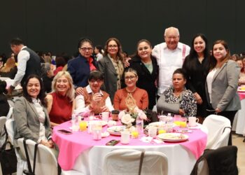 Festeja Gobierno del Estado Día de la Secretaria y del Secretario