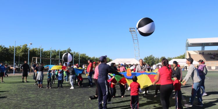 PARTICIPAN EN CONVIVENCIA MÁS DE MIL 200 PADRES Y ALUMNOS DE JARDINES DE NIÑOS DE LA PAZ 
