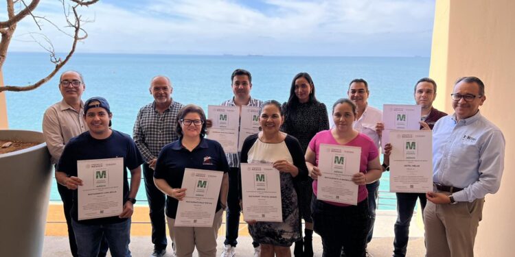 ENTREGA SETUE DISTINTIVOS MODERNIZA A ESTABLECIMIENTOS DE LA PAZ