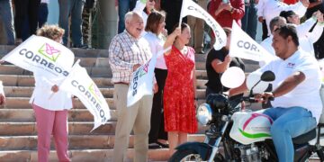 RENUEVAN GOBERNADOR VCC Y DIRECTORA GENERAL DE SEPOMEX, PARQUE VEHICULAR PARA BCS