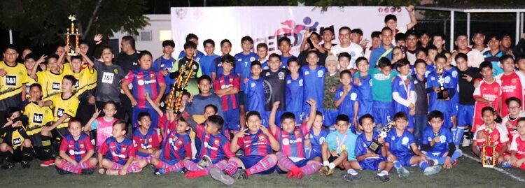 Finalizan Torneos de Fútbol y Básquetbol en el CEDEM