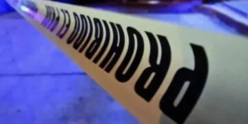 Hombre hiere con arma blanca a joven madre del agresor fue testigo y falleció tras sufrir un infarto.