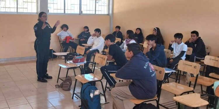 SECUNDARIA DE LORETO RECIBE PLÁTICAS PREVENTIVAS DE LA POLICÍA ESTATAL CIBERNÉTICA 