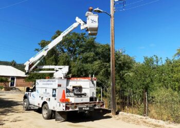 Rehabilita Servicios Públicos más de 90 luminarias en comunidades