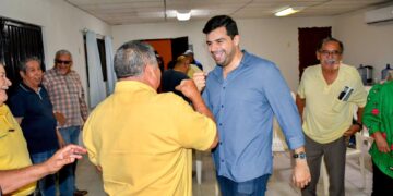 Se reúne Manuel Cota con transportistas de La Paz.