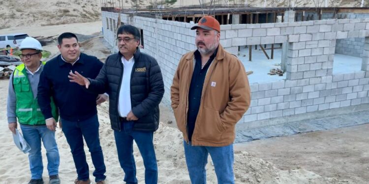El presidente municipal de Los Cabos Oscar Leggs Castro realizó un recorrido de supervisión por la 1ra etapa de la magna obra, de lo que será el centro de control y monitoreo de la nueva planta desaladora de 250 litros por segundo de agua potable