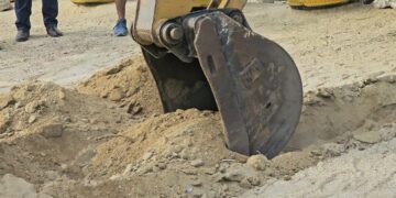 Limpieza en la cancha de usos múltiples del Vado de Santa Rosa en San José del Cabo
