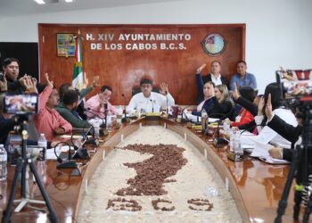 El presidente municipal de Los Cabos Oscar Leggs Castro, encabezó la Vigésima Octava Sesión Pública Ordinaria del Honorable Cabildo
