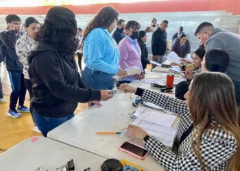 Oscar Leggs Castro inició con la entrega del programa de apoyos económicos mejor conocido como “Pago de Becas” para 4 mil 503 estudiantes