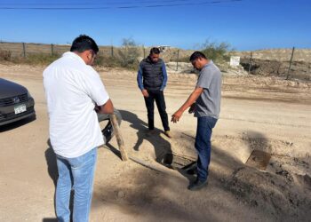 Realizaron las maniobras necesarias para la reparación de una fuga en la línea de drenaje en la citada comunidad