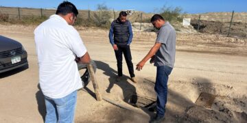 Realizaron las maniobras necesarias para la reparación de una fuga en la línea de drenaje en la citada comunidad