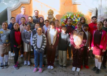 Se realizó este martes 09 de enero una ceremonia cívica para conmemorar el 54° aniversario luctuoso del profesor Pablo L. Martínez.