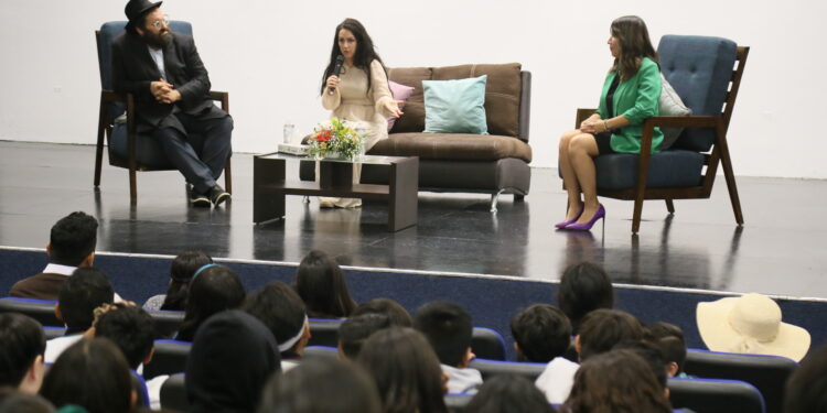 Conversatorio “Voces de la Dignidad” en Memoria de las Víctimas del Holocausto