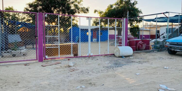 Se encabezó un recorrido de supervisión por la primaria de nueva creación ubicada en la colonia Azteca, para hacer un levantamiento de necesidades y atenderlas lo más pronto posible