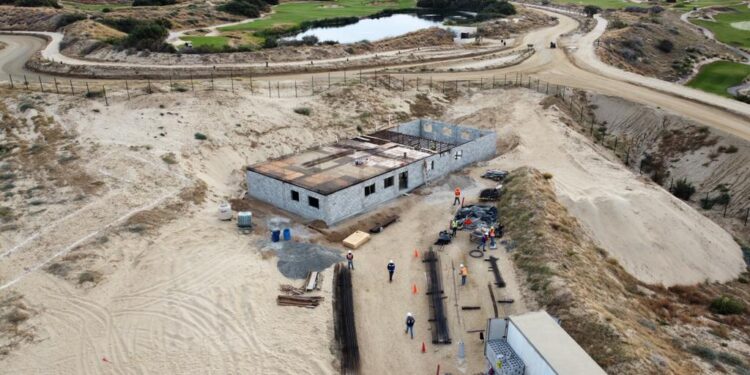 Considerada la obra pública más importante de la última década en el municipio de Los Cabos, la nueva planta desaladora de 250 litros por segundo avanza en su construcción