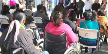 El presidente municipal de Los Cabos Oscar Leggs Castro, acompañado de regidoras y regidores del Honorable Cabildo iniciaron este 2024 con la entrega superior a 70 apoyos
