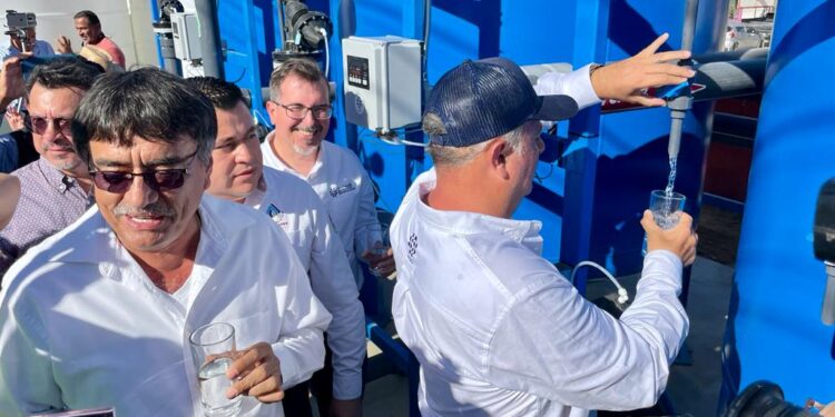 Oscar Leggs Castro encabezó el banderazo y puesta en marcha de la nueva potabilizadora Juárez de 15 litros por segundo de agua potable para beneficio directo de 18 mil 862 habitantes en la zona Centro de Cabo San Lucas