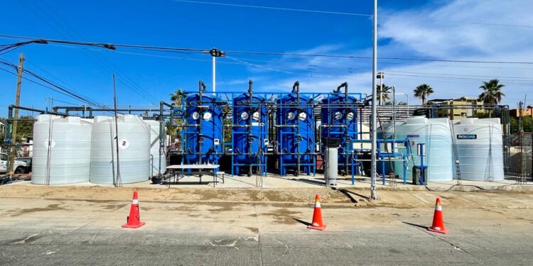 Oscar Leggs Castro encabezó el banderazo y puesta en marcha de la nueva potabilizadora Juárez de 15 litros por segundo de agua potable para beneficio directo de 18 mil 862 habitantes en la zona Centro de Cabo San Lucas